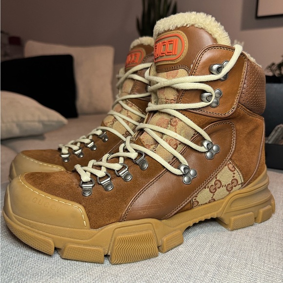 GUCCI winter hiking boot. suede and leather accents with shearling lining. - Picture 6 of 8